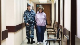 Ce a pățit femeia care a pus un bilet pe mormântul părinților lui Putin